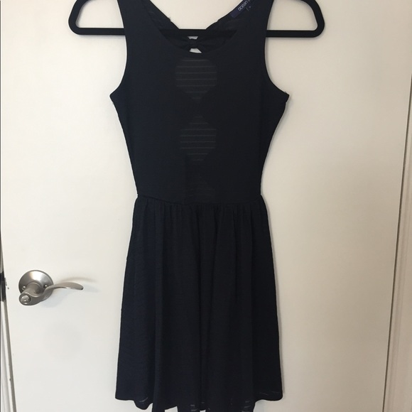 Women’s Clothing - Picture 9 of 9